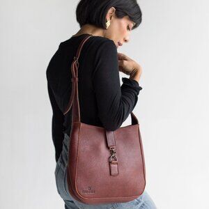 Paris Leather Shoulder Bag - Color Nutmeg